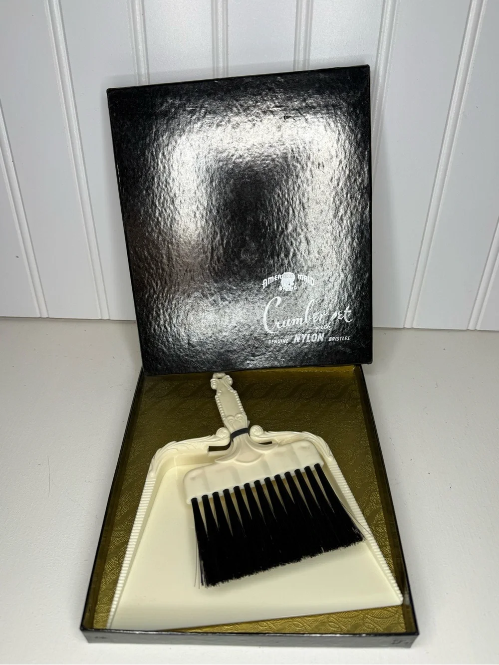 Vintage Aristocrat CRUMBER SET Brush crumb pan Plastic vintage NOS w/box